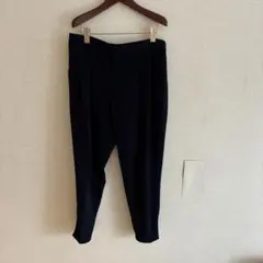 ネイビー タック入り ジョガーパンツ