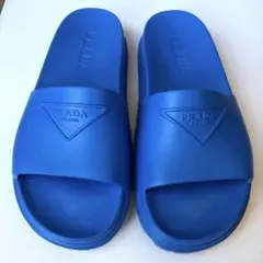 新品 PRADA ラバーサンダル ソフトスライド 青 7 26cm 前後のサムネイル