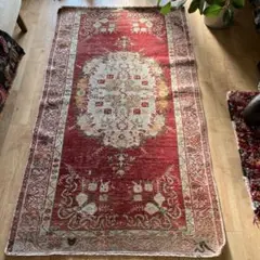 トルコ　ギュネイラグ　ヴィンテージラグ