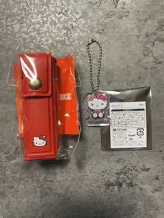 ハローキティ リボン型チャーム付きリップポーチ　アクリルチャーム　２個セット