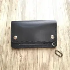【訳あり】牛革トラッカーウォレット　ミドルサイズ　 ブラック　金具シルバー色