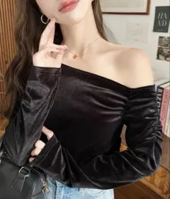 moment+ シャイニーベロアアシメワンショルプルオーバー