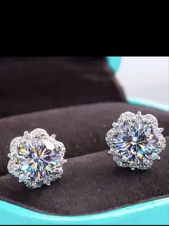 S925銀 モアサナイト 雪花ピアス 0.5ct 上品 小ぶり ハート風 新品