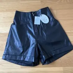 【新品】フェイクレザー　合皮　ショートパンツ　F