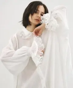 perna フリル付きホワイトロングシャツワンピースのサムネイル