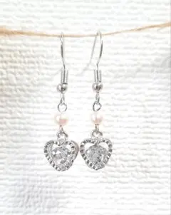 ハートと一粒ビジューのピアス　ジルコニア