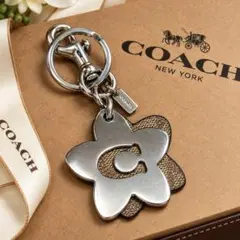 COACH コーチ チャーム スター　フラワー シグネチャー キーホルダー
