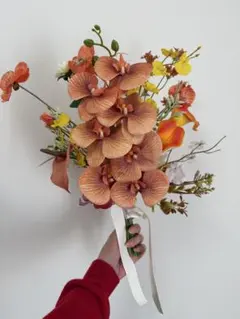 胡蝶蘭ウェディングブーケ　オレンジ　ブートニア