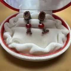 ハート型赤ビーズピアス