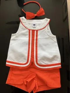 ノースリーブブラウスとショートパンツのサムネイル