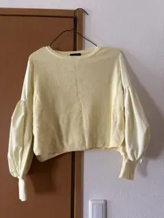 BARNEYS NEW YORK 薄黄色バルーンスリーブトップスのサムネイル