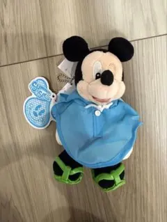 ディズニー　レインポンチョ　ミッキー　ぬいぐるみバッジ Disney ミッキー ぬいぐるみバッジ ウインク レインポンチョ - メルカリ