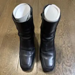 本革　黒ミディアムブーツ ファスナー付き