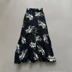 AZUL 花柄フレアロングスカート ブラックのサムネイル
