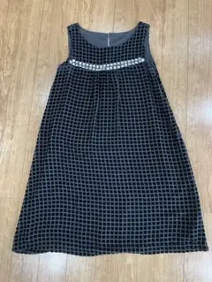 ストロベリーフィールズ　ビジュー付きノースリーブひざ丈ワンピース　サイズM