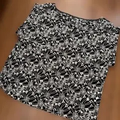 花柄刺繍 半袖カットソー　美品のサムネイル