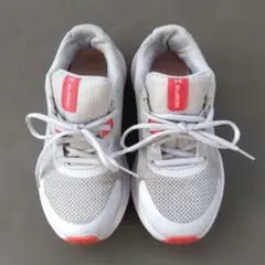 【美品】Under Armour Surge グレー/ピンク スニーカー23cm