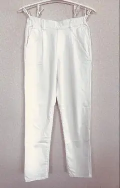 白 カジュアルパンツ