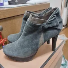 美品♥️ショートブーツ♥️スエード♥️リボン付きブーティ