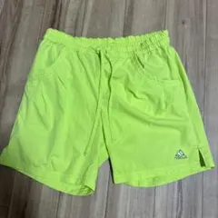 【未使用品】adidas 蛍光グリーン ショートパンツのサムネイル