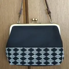 北欧風こぎん刺しがま口ミニバッグ　本革持ち手付き　黒