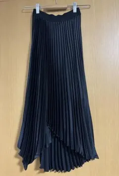 ブラック プリーツスカート アシンメトリー丈のサムネイル