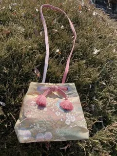 刺繍入り巾着型ポシェット