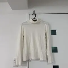 美品　UNIQLO ホワイト タートルネック セーター S ユニクロ　白ニット