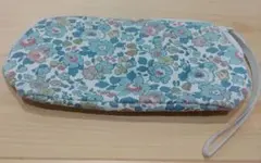 UNIQLO x LIBERTY LONDON 花柄ポーチのサムネイル