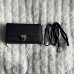 黒い合成皮革ショルダーバッグ