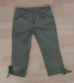 【値下げ未着用】レディースクロプドパンツ　カーキ　38号
