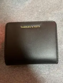 CHARLES & KEITH ブラック&ホワイト 二つ折り財布
