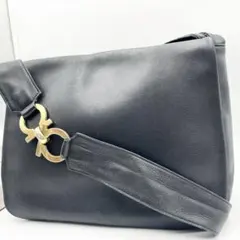 希少 フェラガモ ショルダーバッグ ガンチーニ 斜め掛け レザー メッセンジャー