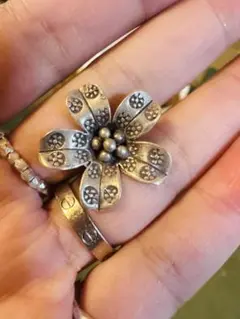 カレンシルバー　花パーツ　ペンダントトップ