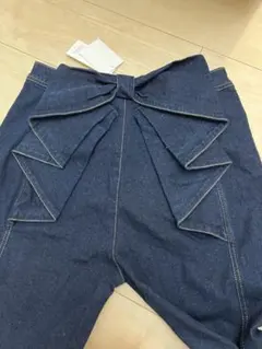 リボン付きダークブルーデニムパンツ M