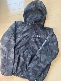UNDER ARMOUR 迷彩柄ウィンドブレーカー