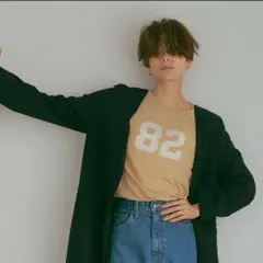 【美品】エトレトウキョウ　ナンバリングtee ベージュ系のサムネイル