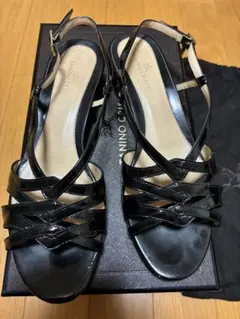 タニノクリスチー 黒 エナメル バックストラップサンダル中古36.5(23.5)のサムネイル