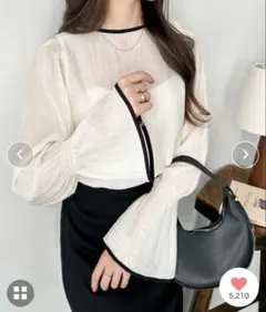 美品　GeeRA パイピングシアーワッシャーブラウスのサムネイル