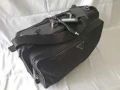 プラダPRADAロゴプレート2WAY大型ショルダーバッグ黒テスートサフィアーノ