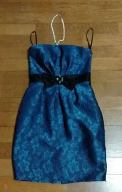 青いパーティードレス