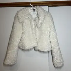 ホワイトファー風クロップドジャケット 丈短め