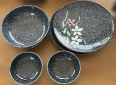 今日迄お値下げ❗️花柄陶器皿２枚　鉢皿1個　小鉢2個セット