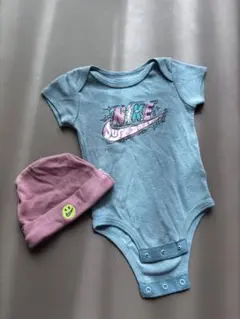 NIKEロンパースと帽子セット