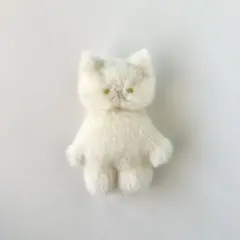 nekoのぬいぐるみ　(　しろパン　)　ハンドメイド作家　猫　アートドール　d