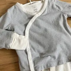 Baby gap 足付きロンパースとカーディガン