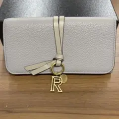 新品同様‼️ クロエ　Chloe 財布　二つ折り　長財布　チャーム付きのサムネイル