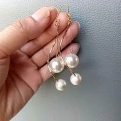 №434　コットンパール×14mmパール×ひねりチャームピアス　ハンドメイド