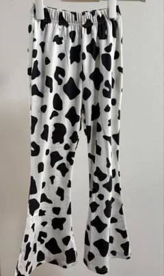 SHEIN 牛柄フレアパンツ