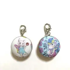 【セール品】ハンドメイド　くるみボタンチャーム　2点セット　猫とウサギの蝶
